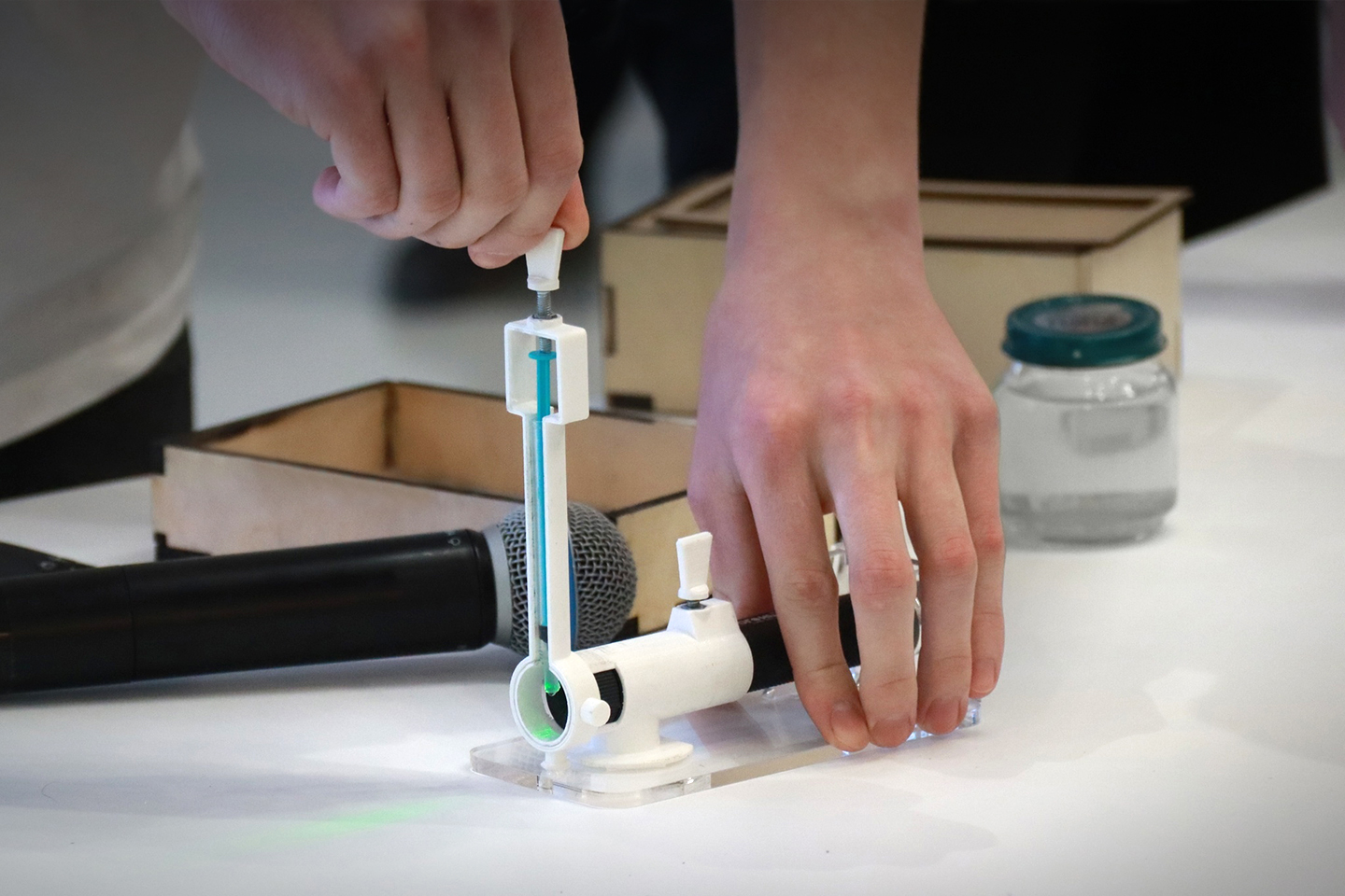 Слушатели академии «Калашников» создали уникальный микроскоп