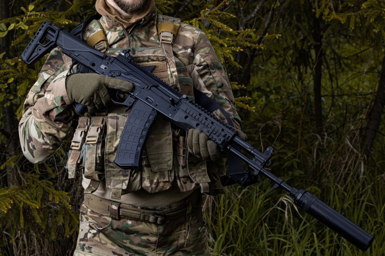 Конструкторы концерна «Калашников» и военные обсудили АК-12 в зоне СВО