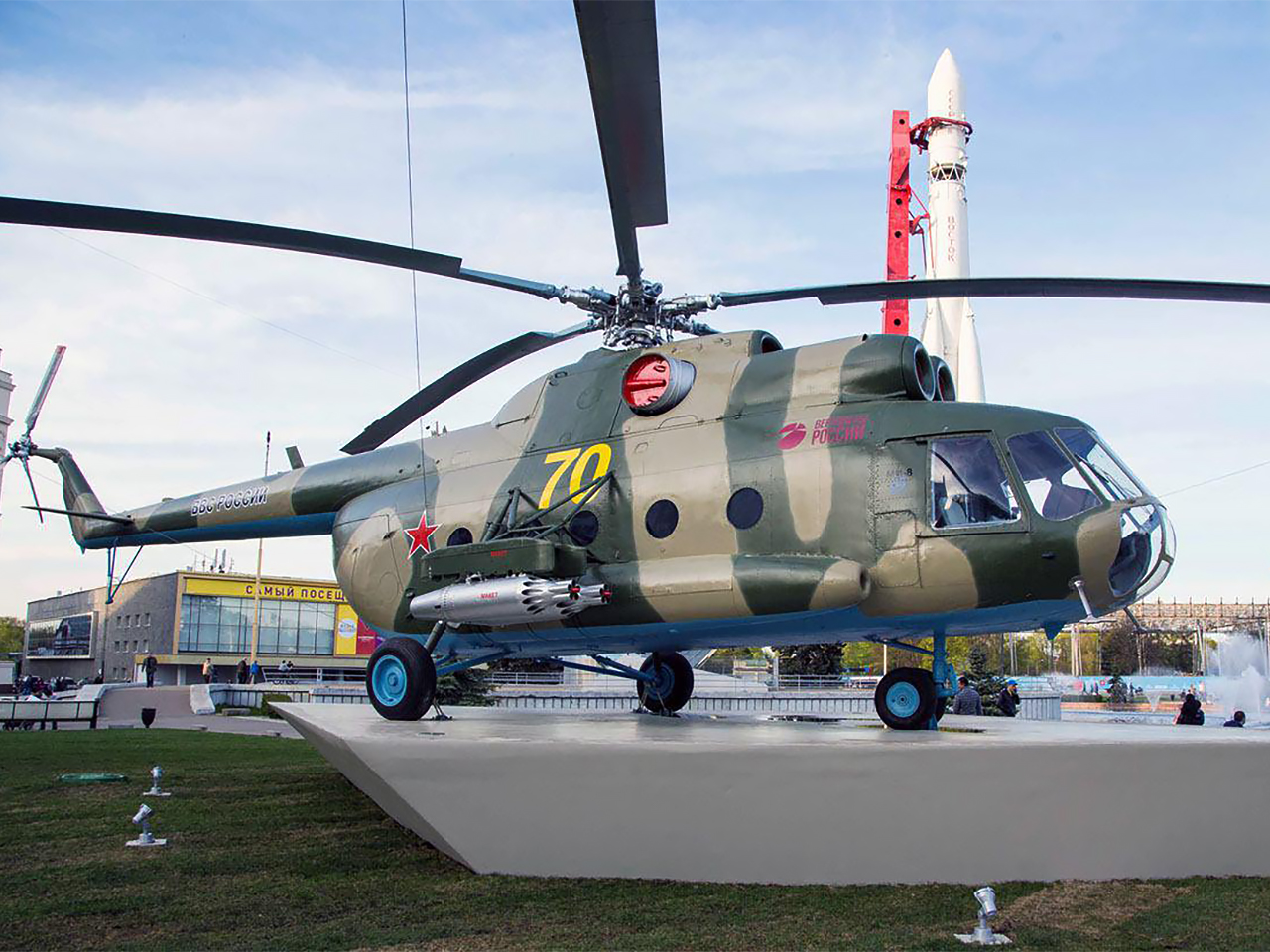 «Вертолеты России» предоставили Ми-8Т для демонстрации на ВДНХ