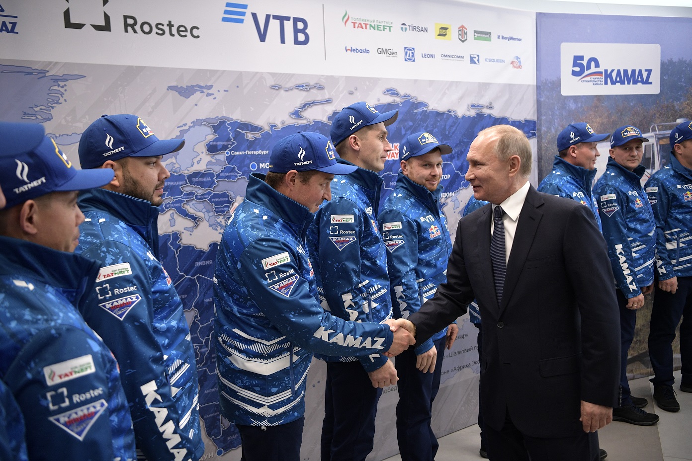 Владимир Путин встретился с командой «КАМАЗ-мастер»