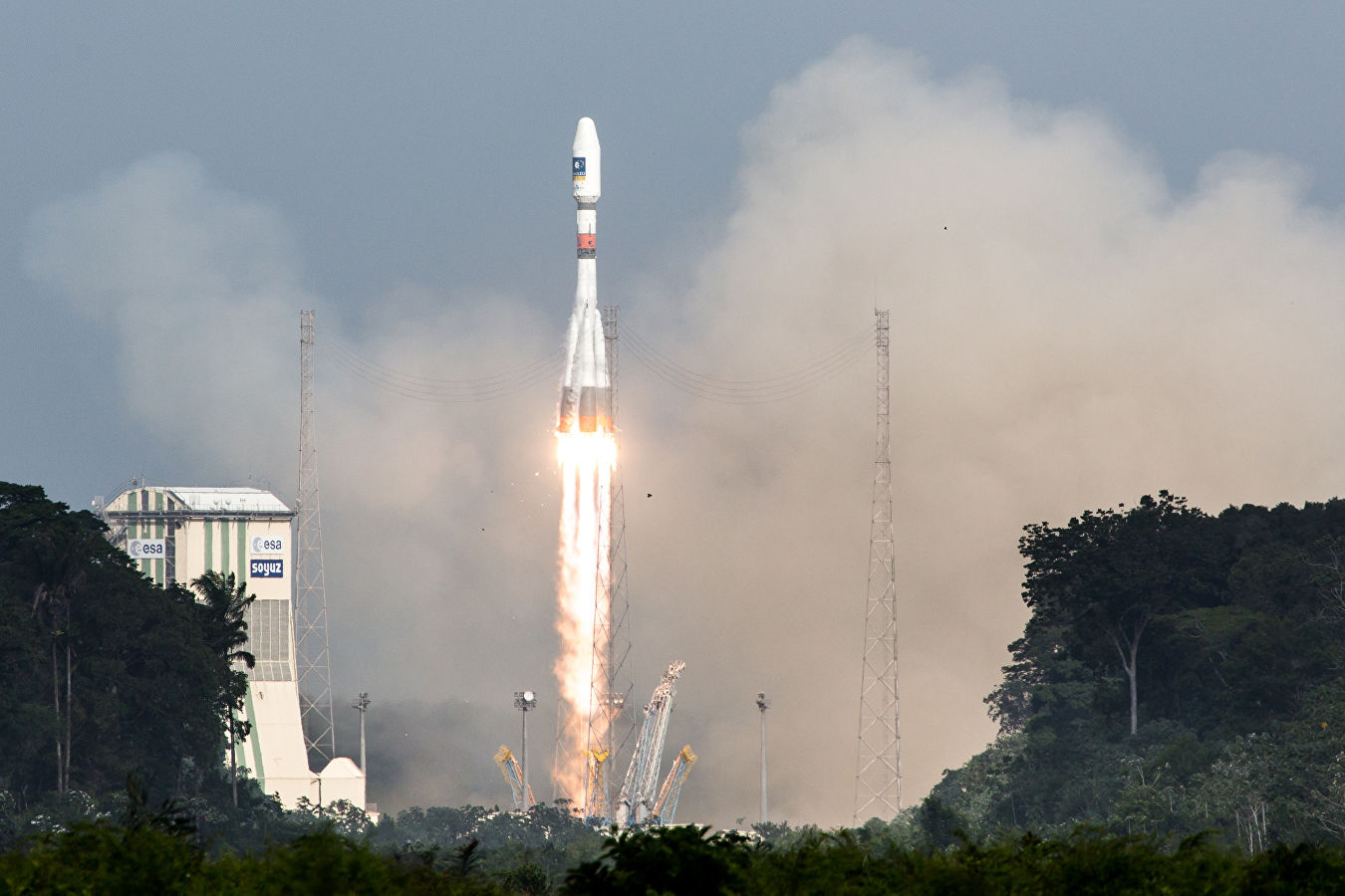 Двигатели ОДК вывели в космос французский спутник
