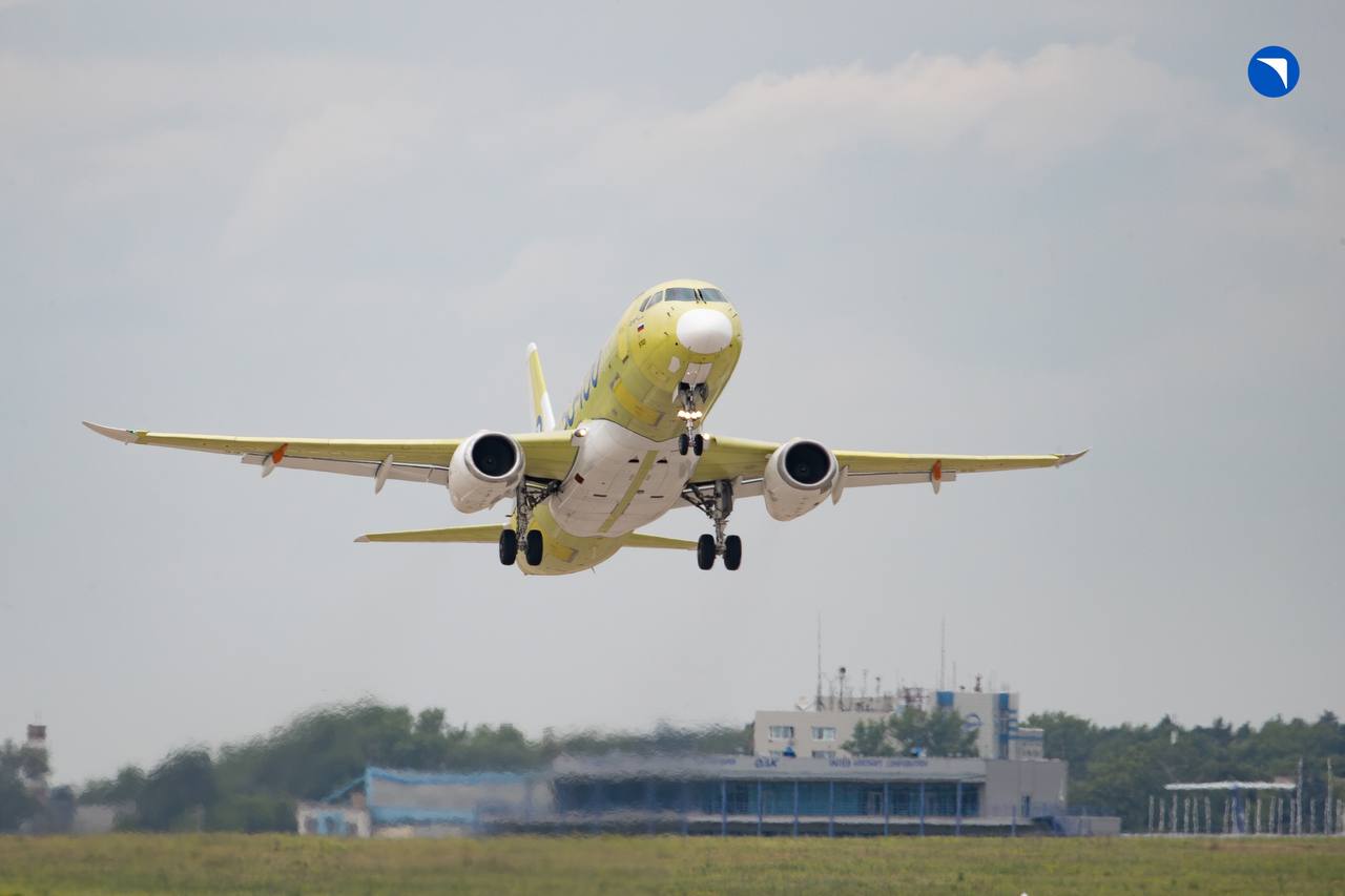 «Яковлев» разработал электронное летное руководство для SSJ-100