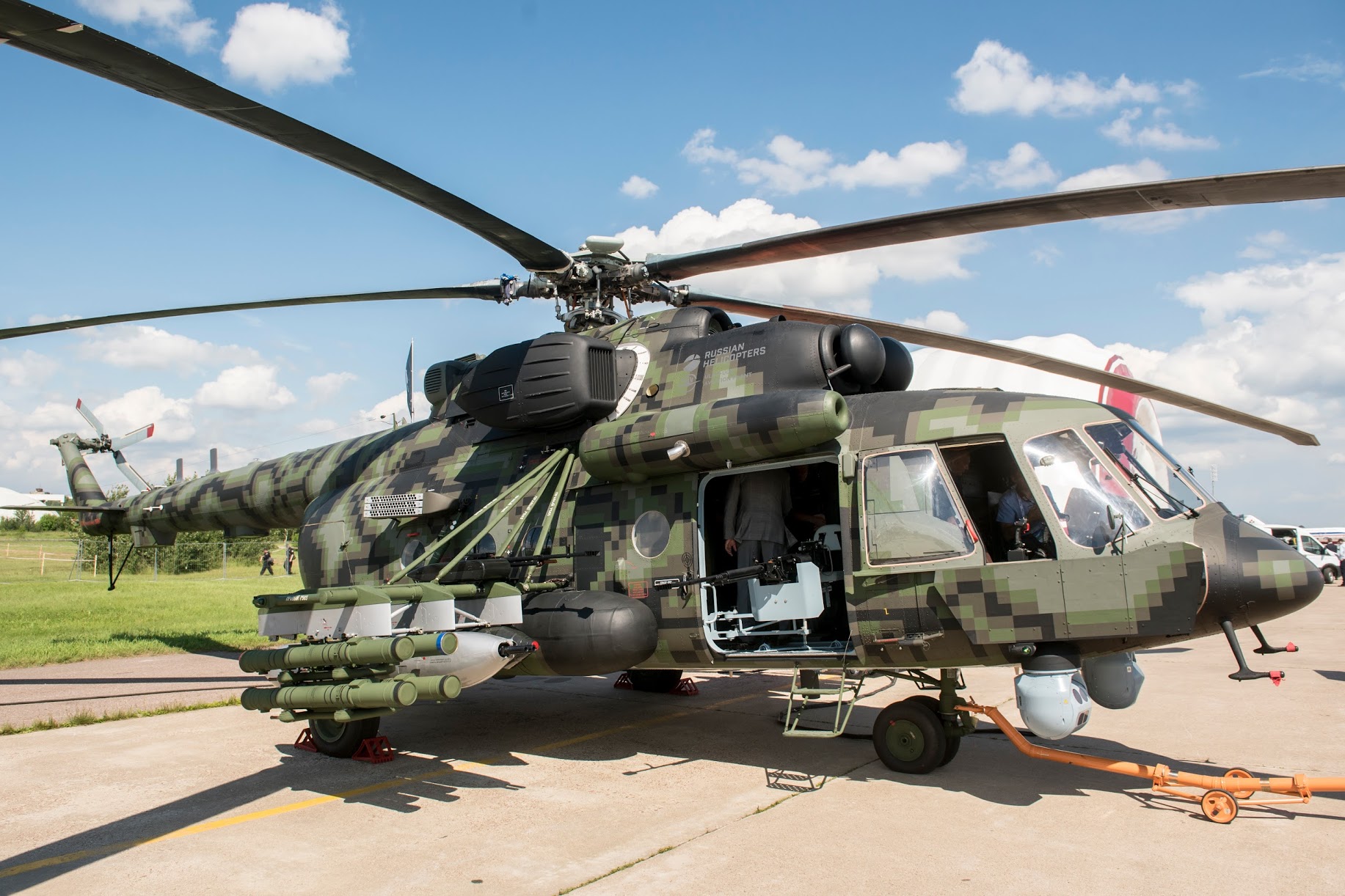 «Вертолеты России» впервые представят модернизированный Ми-8АМТШ-В