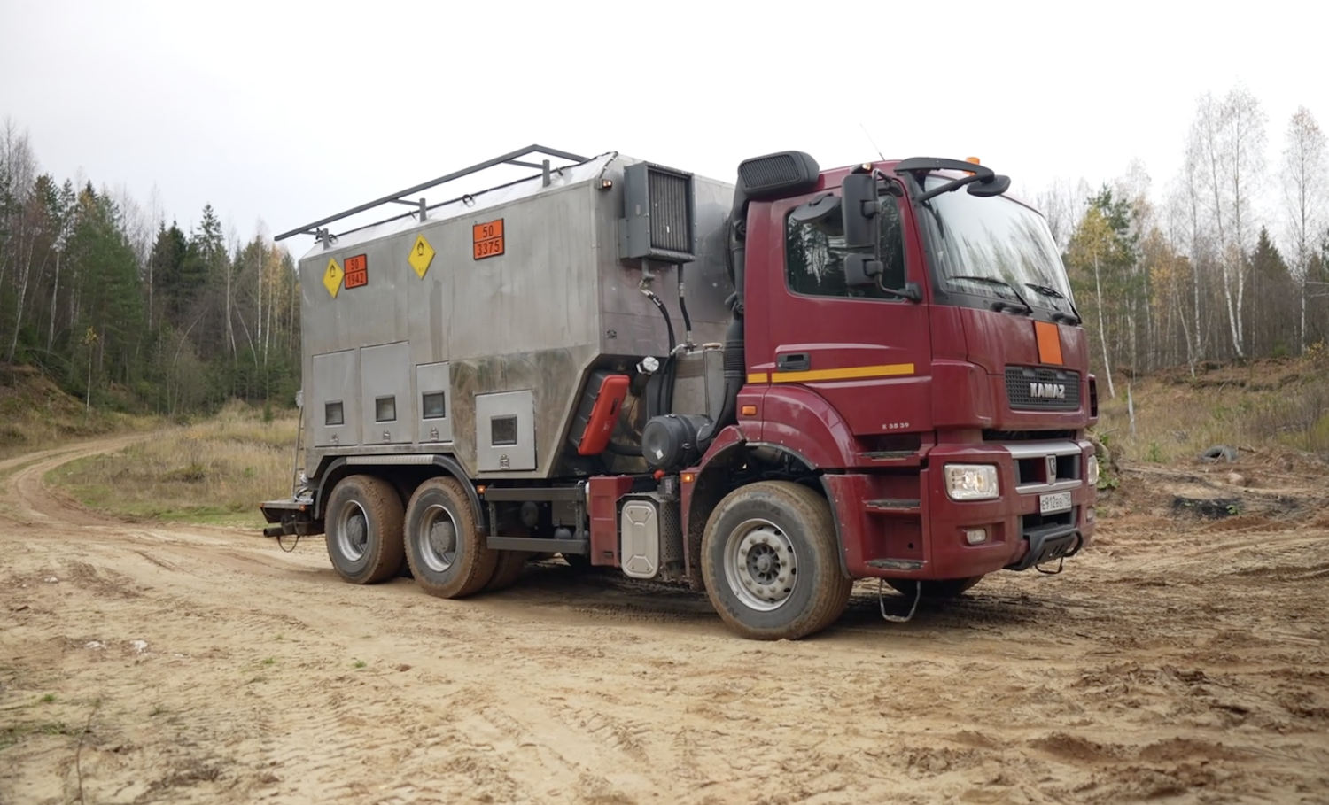 Ростех успешно испытал машину для перевозки и смешивания промышленной взрывчатки