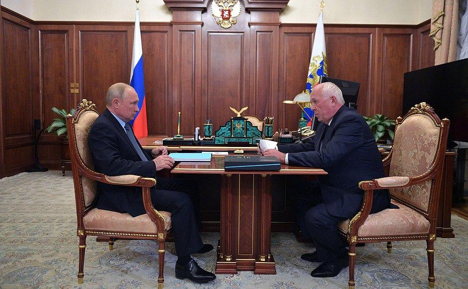 Глава Ростеха представил президенту России итоги работы Госкорпорации в 2019 году 