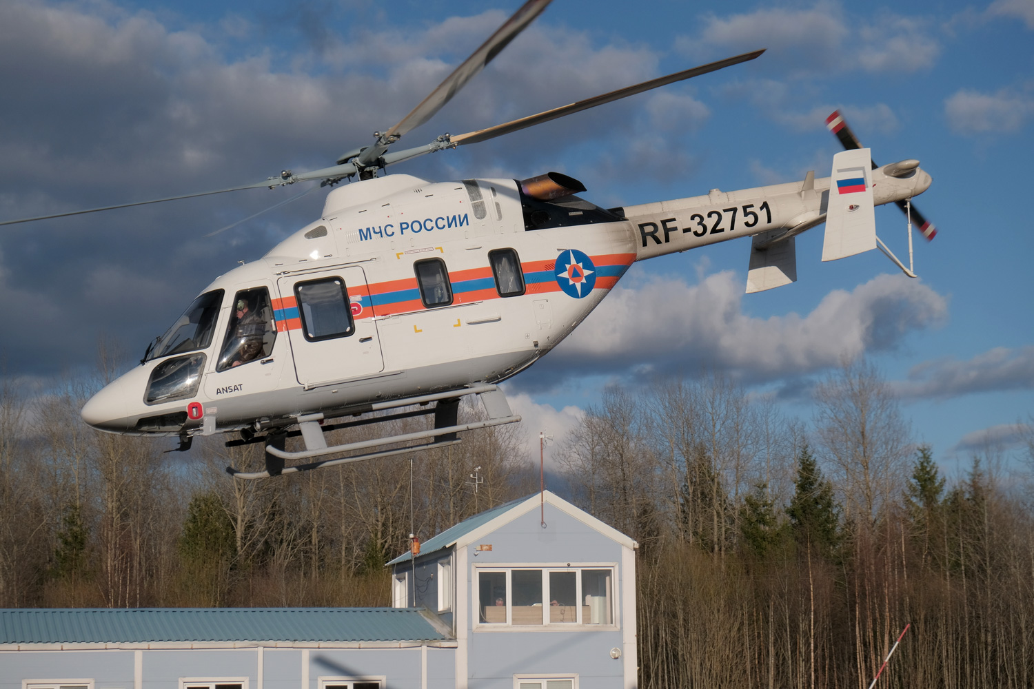 Ростех передал первый вертолет «Ансат» для МЧС России