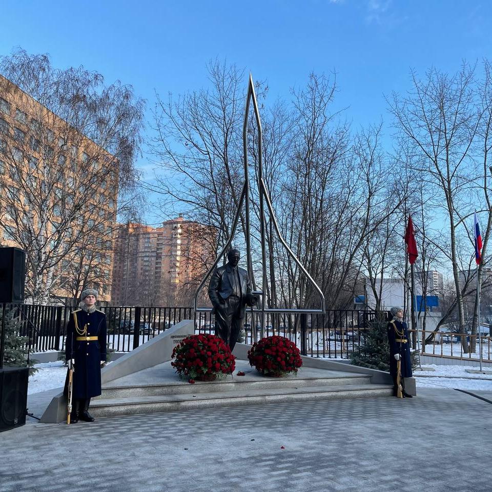 В Москве установлен памятник Андрею Туполеву 