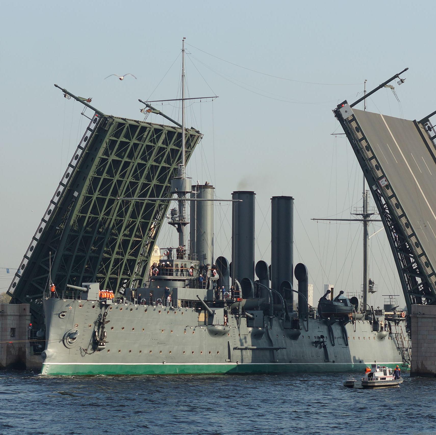 «Росэлектроника» отремонтировала системы видеонаблюдения крейсера «Аврора»
