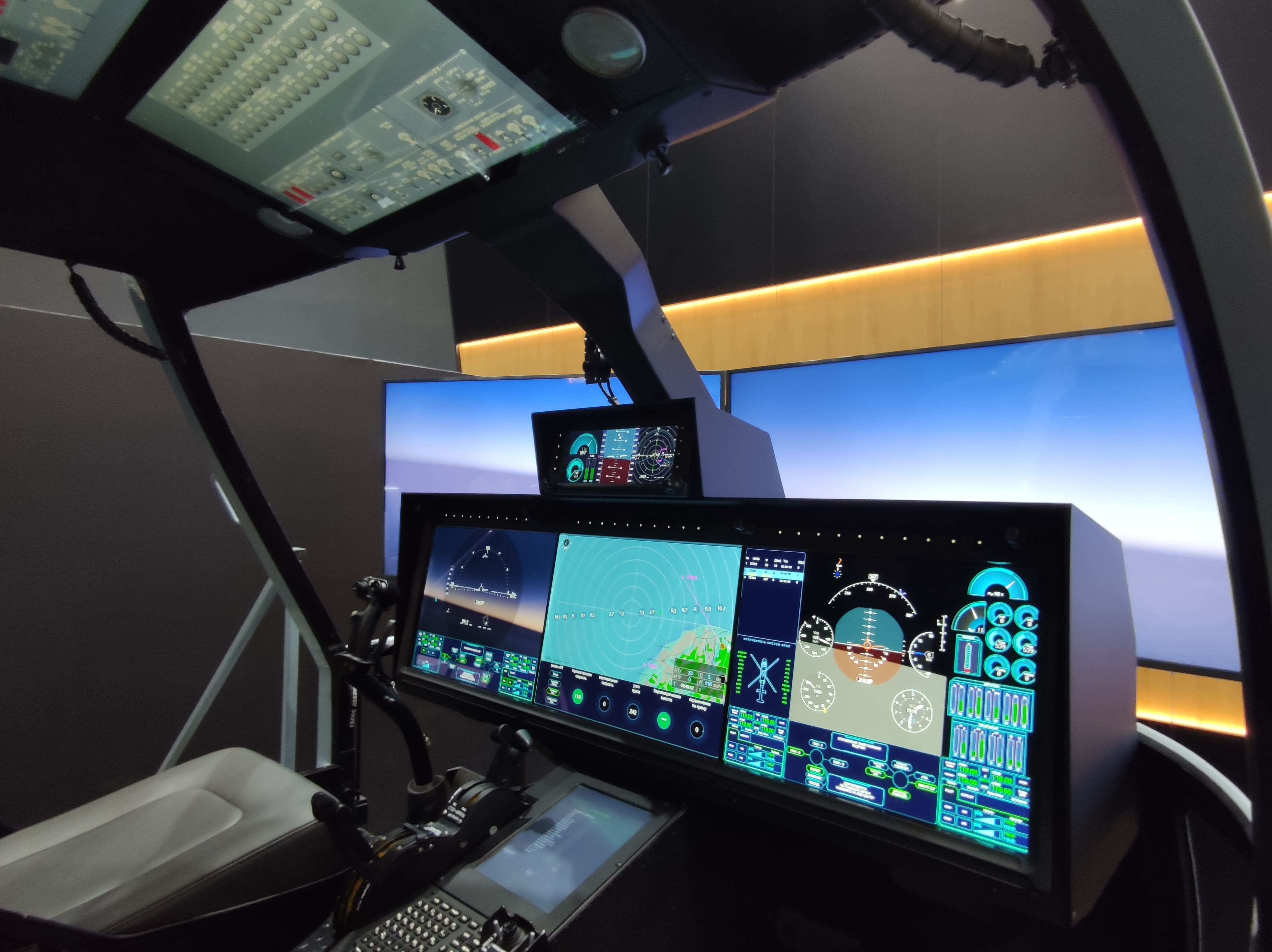 «Вертолеты России» представили кабину вертолета будущего на форуме «Армия-2021»