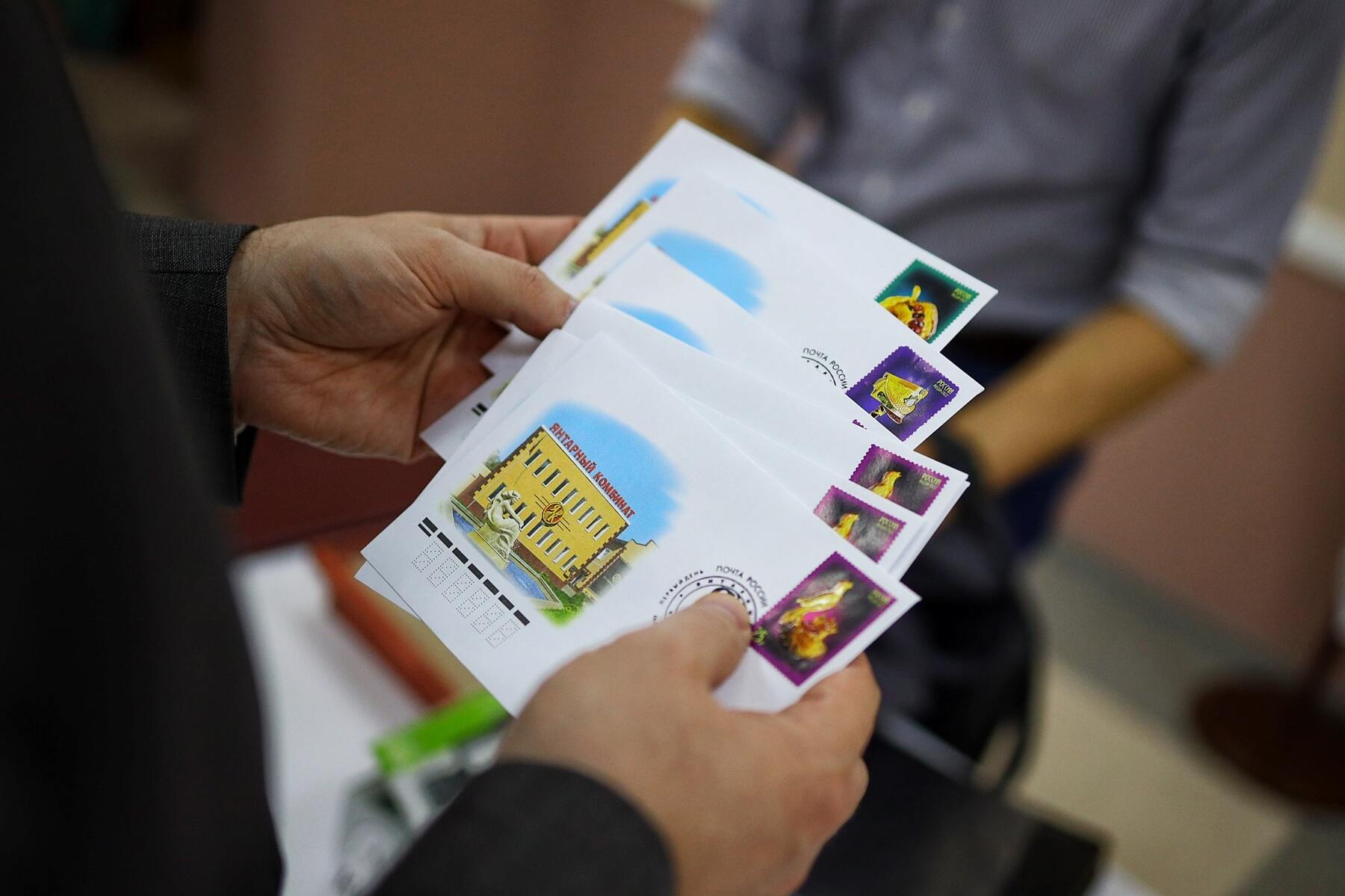 Шедевры Янтарного комбината появились на почтовых марках