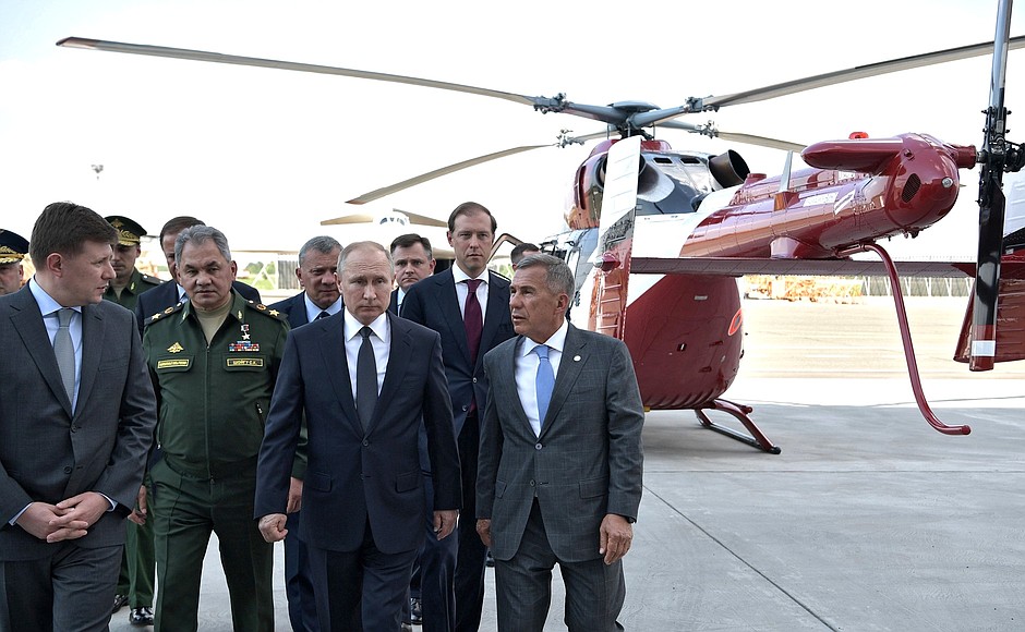 «Вертолеты России» представили Владимиру Путину «Ансат», Ми-8МТВ-5-1 и Ми-38Т