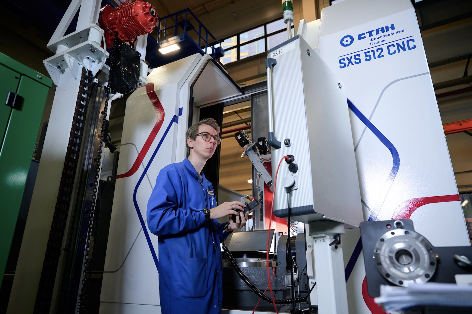 Ростех создал первый отечественный шлифовальный станок для обработки критически важных деталей авиадвигателей