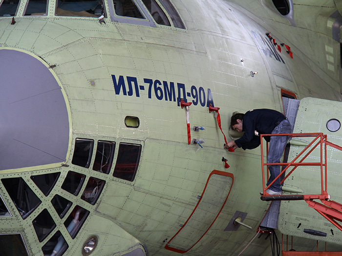 Ил-76 новой модификации передан на покраску