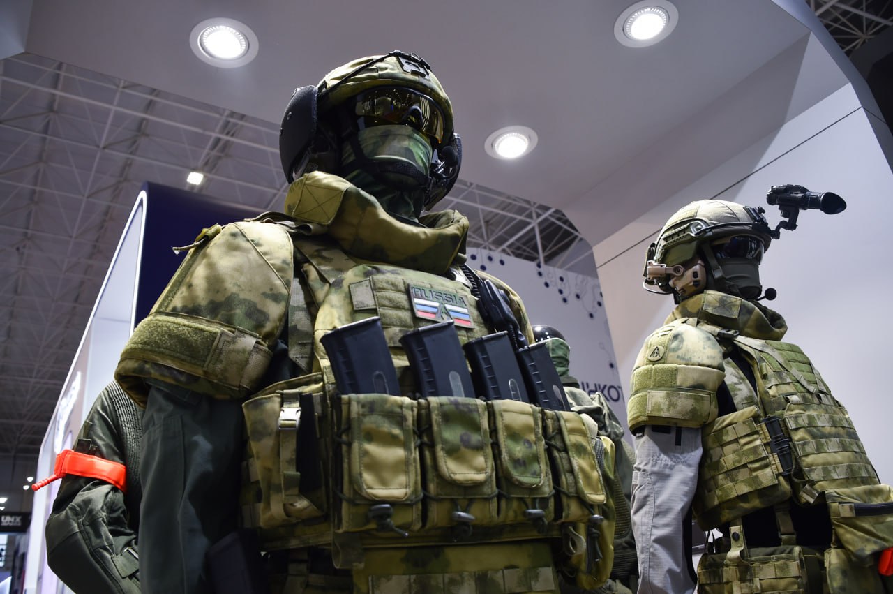 Чех көшесі, 18 Қыздардың анимациялық секс көріністері