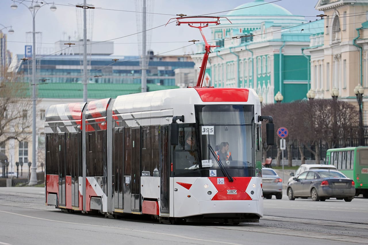 Современный трамвай «Уралтрансмаша» вышел на линии Екатеринбурга