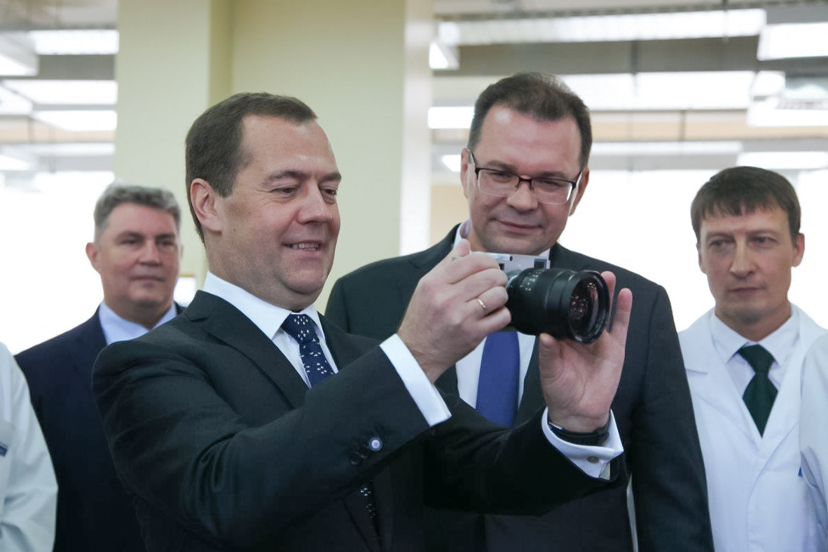 Дмитрий Медведев посетил предприятие «Швабе»