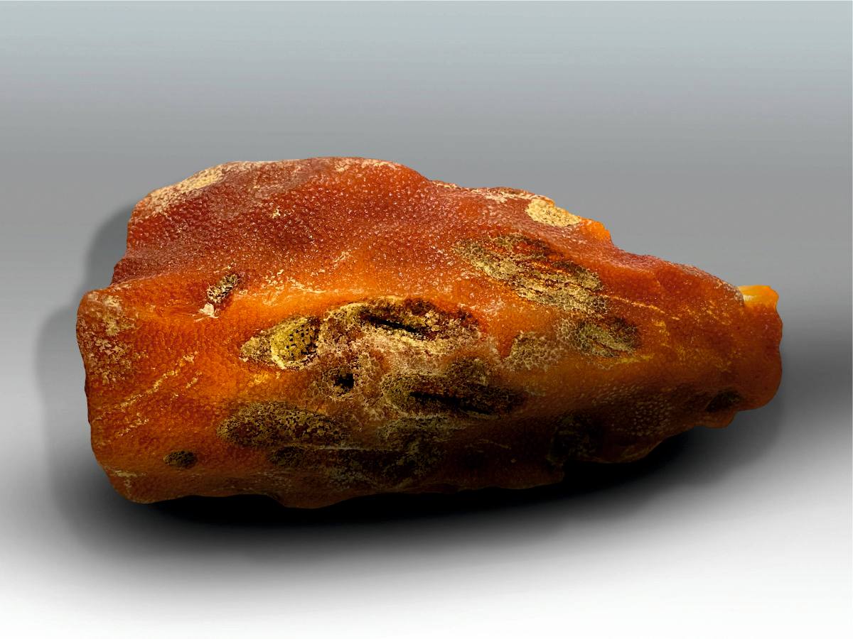 На Янтарном комбинате Ростеха добыли первый в этом году самородок