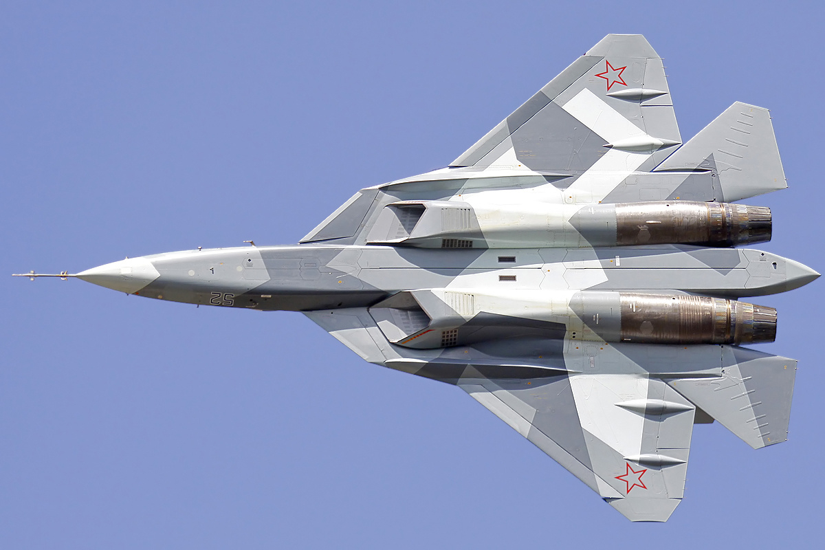 Истребитель Су-57 планируется принять на вооружение в 2018 году