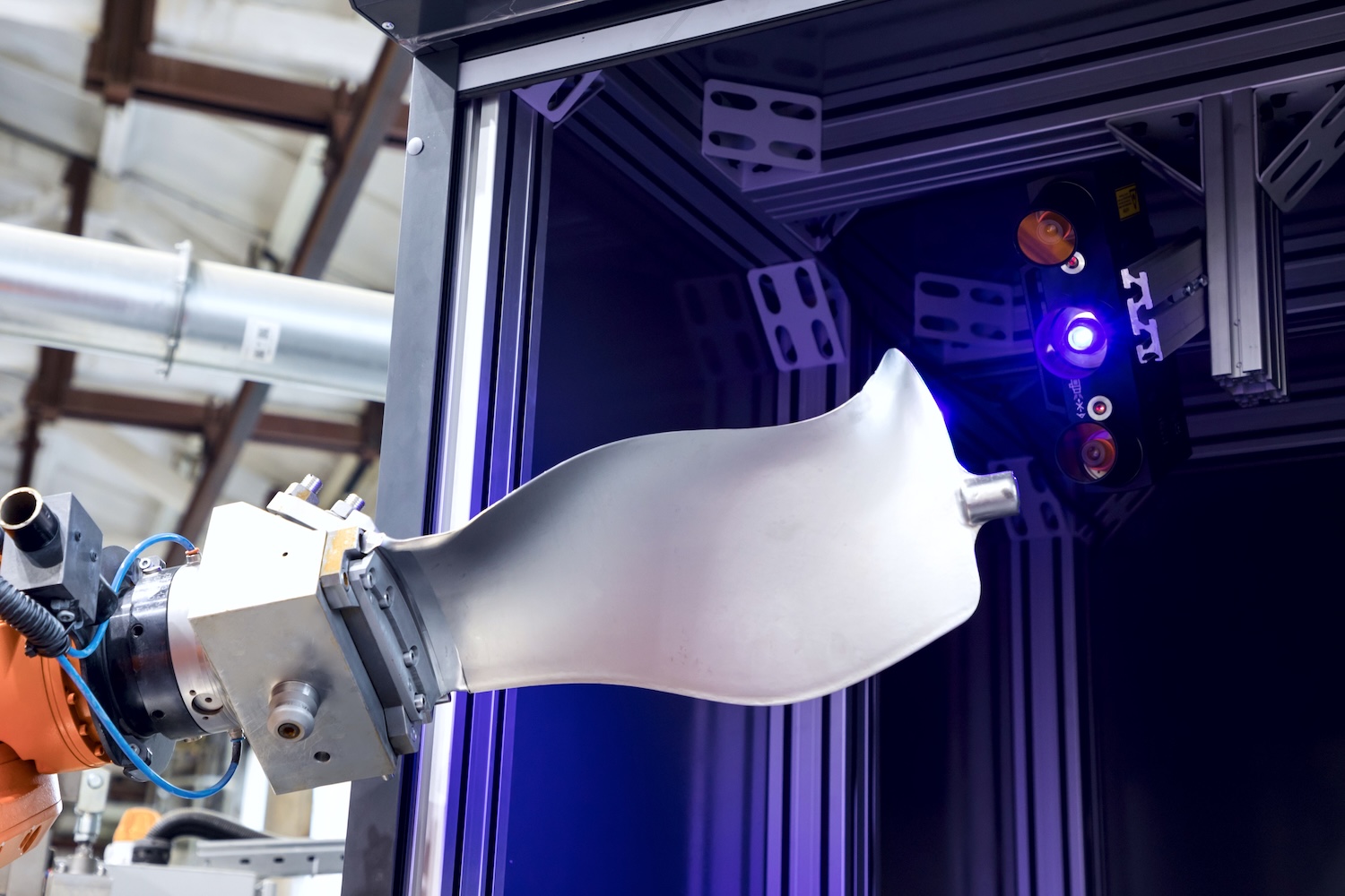 На «ОДК-Сатурн» внедрили роботизированный комплекс для обработки лопаток двигателей