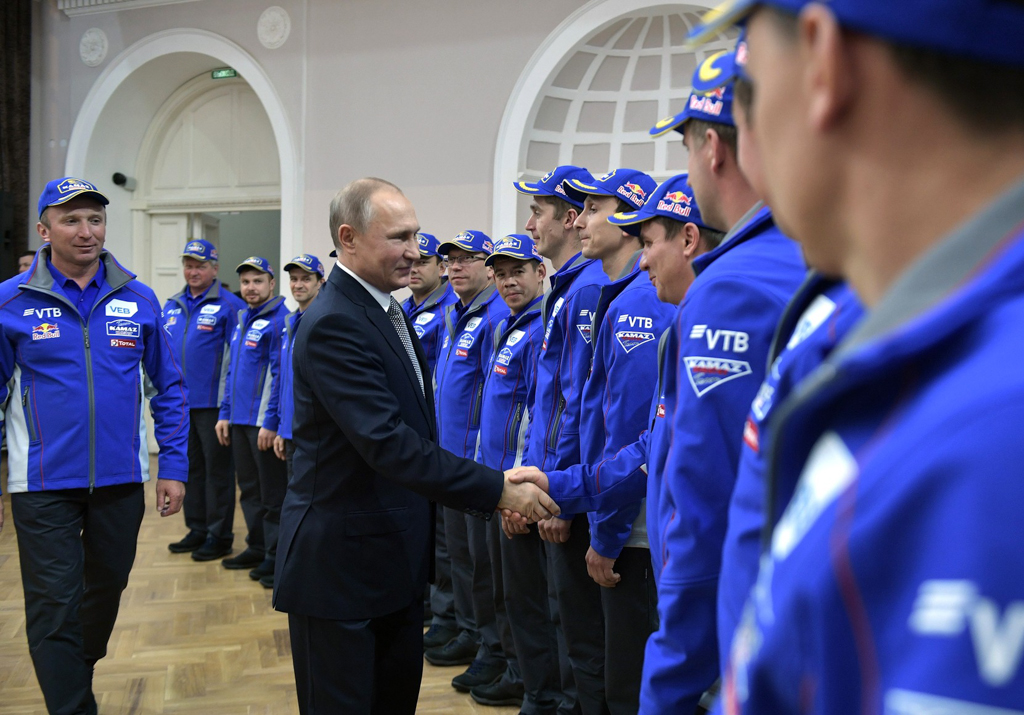 Владимир Путин лично поздравил «КАМАЗ-мастер» с победой в ралли «Дакар-2018»