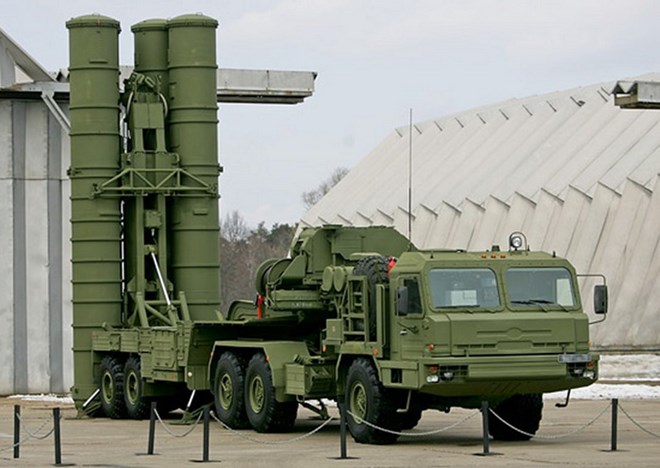 Россия поставит Индии зенитные ракетные системы С-400 «Триумф»