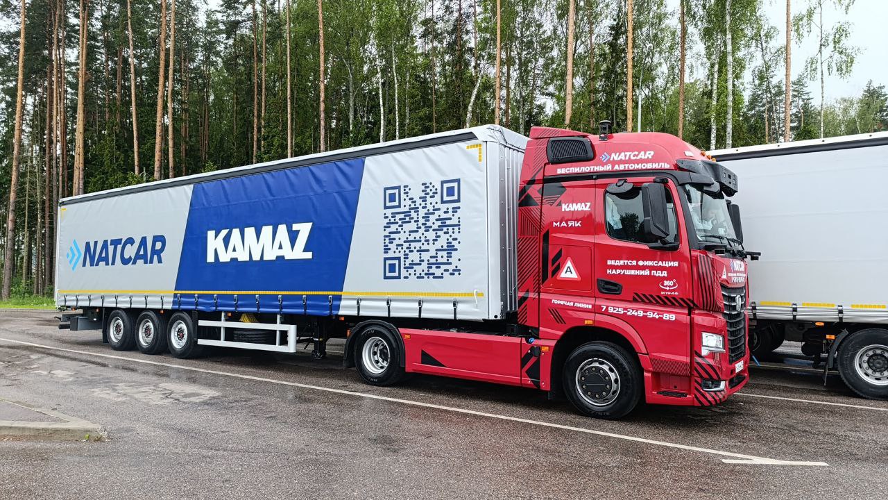 Сергей Когогин отправился на ПМЭФ-2025 на беспилотном грузовике КАМАЗ