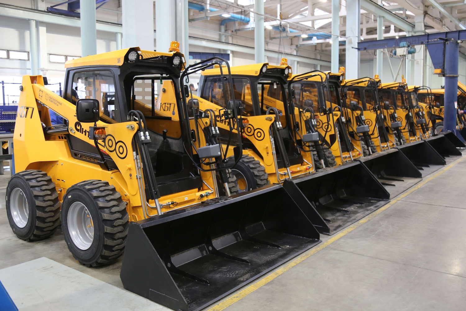 Ковровский электромеханический завод поставил заказчику партию мини-погрузчиков АНТ