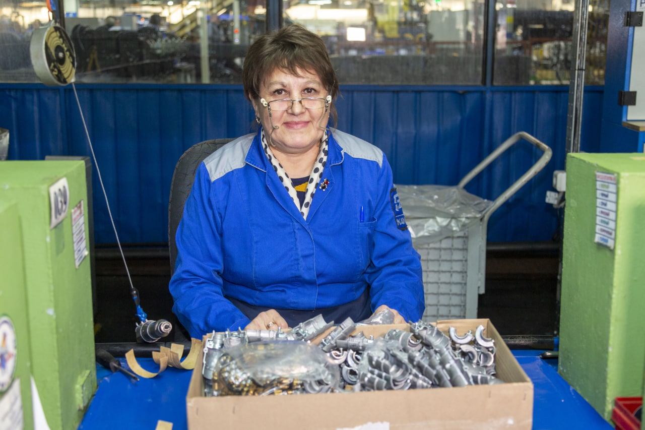 Профессии Ростеха: слесарь