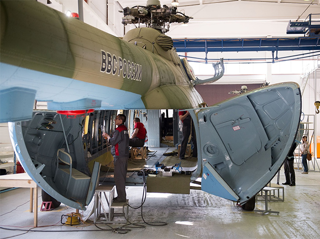 Глава «Вертолетов России» посетил Казанский оптико-механический завод