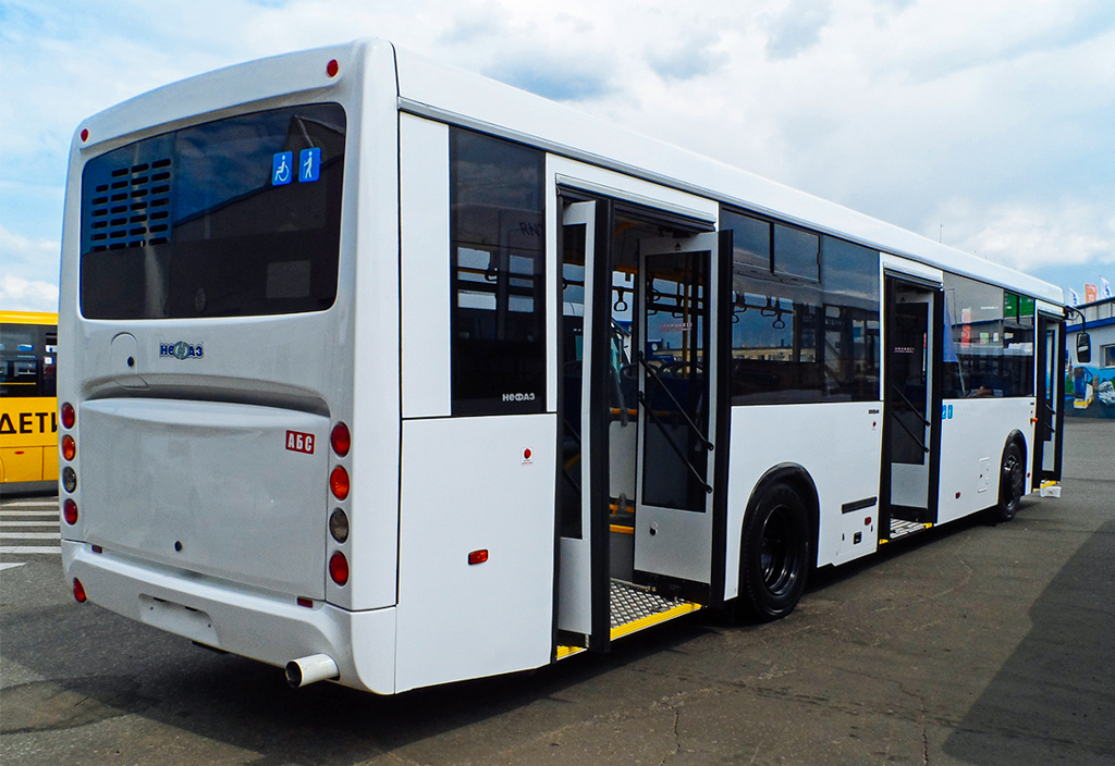 НЕФАЗ презентовал новый перронный автобус
