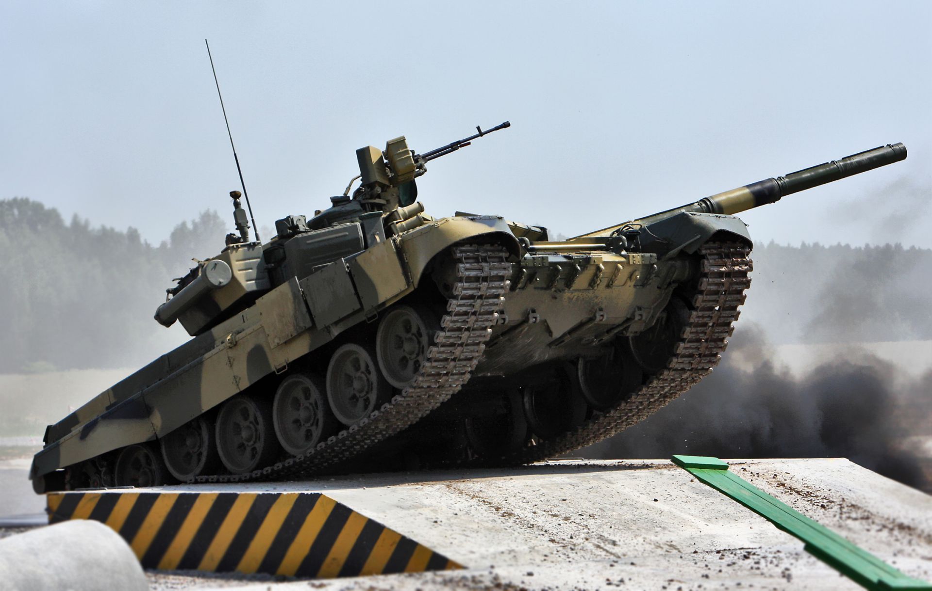 «Рособоронэкспорт» получил заказ на танки от Индии
