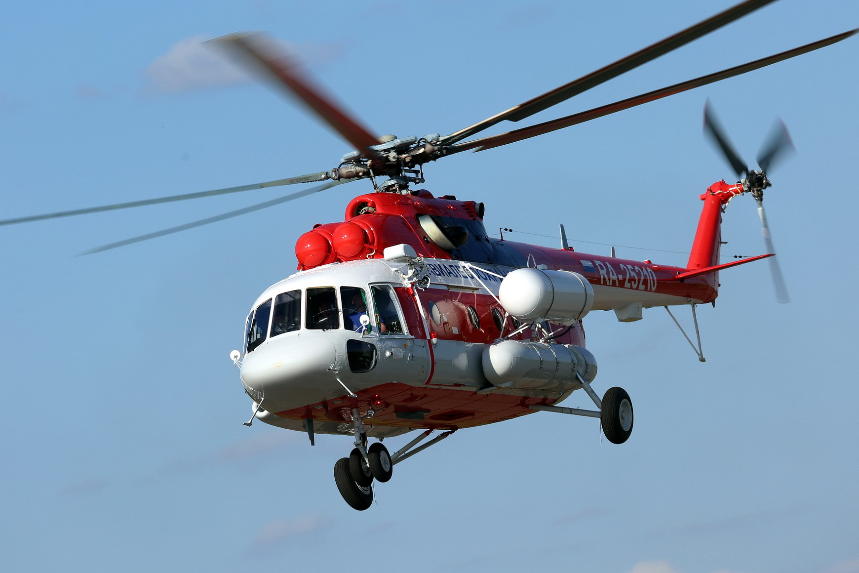 Ростех передал два вертолета для первого межрегионального лесопожарного центра