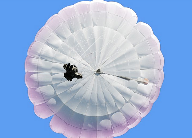 «Технодинамика» создала парашют для прыжков со сверхмалых высот