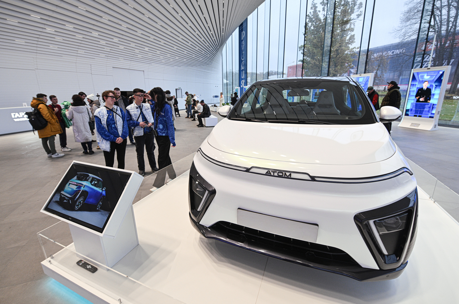 ИИ российской разработки позволит электромобилям Атом знать своих владельцев в лицо