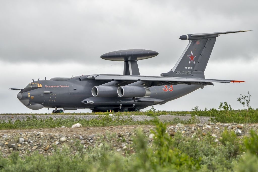 Beriev_A-50_at_Vorkuta_Sovetsky_Air_Base,_July_2015.jpg