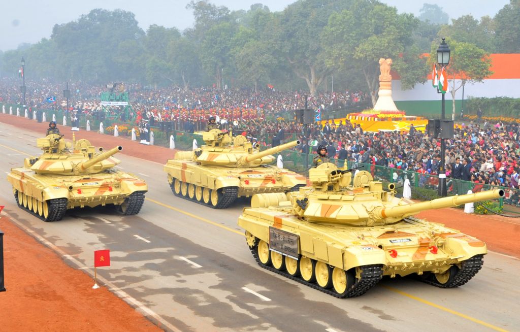 Tank_T_90_Bhishma_passes_through_the_Rajpath_during_the_65th_Republic.jpg