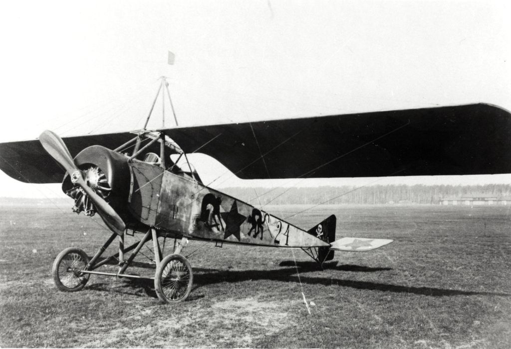 Morane-Saulnier_L_in_Soviet_markings.jpg