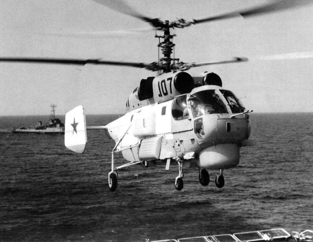 1a.Ka-27PS-zahodit-na-palubu..jpg