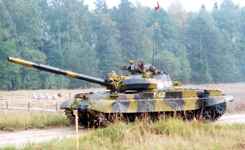T-62_tank_in_Russian_service_(2).jpg