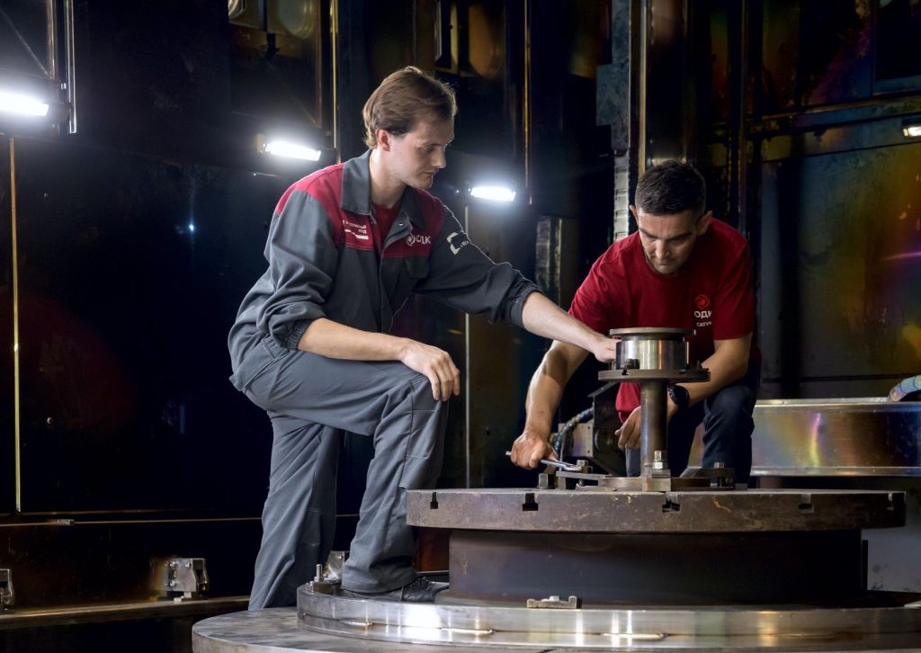 Установка_образца_для_подбора_режима_электронно_лучевой_сварки.jpg Установка_образца_для_подбора_режима_электронно_лучевой_сварки.jpg