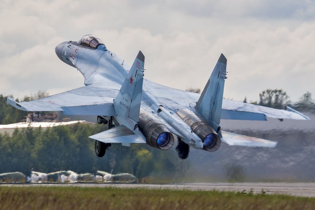 Sukhoi_Su-35S_(28333541172).jpg