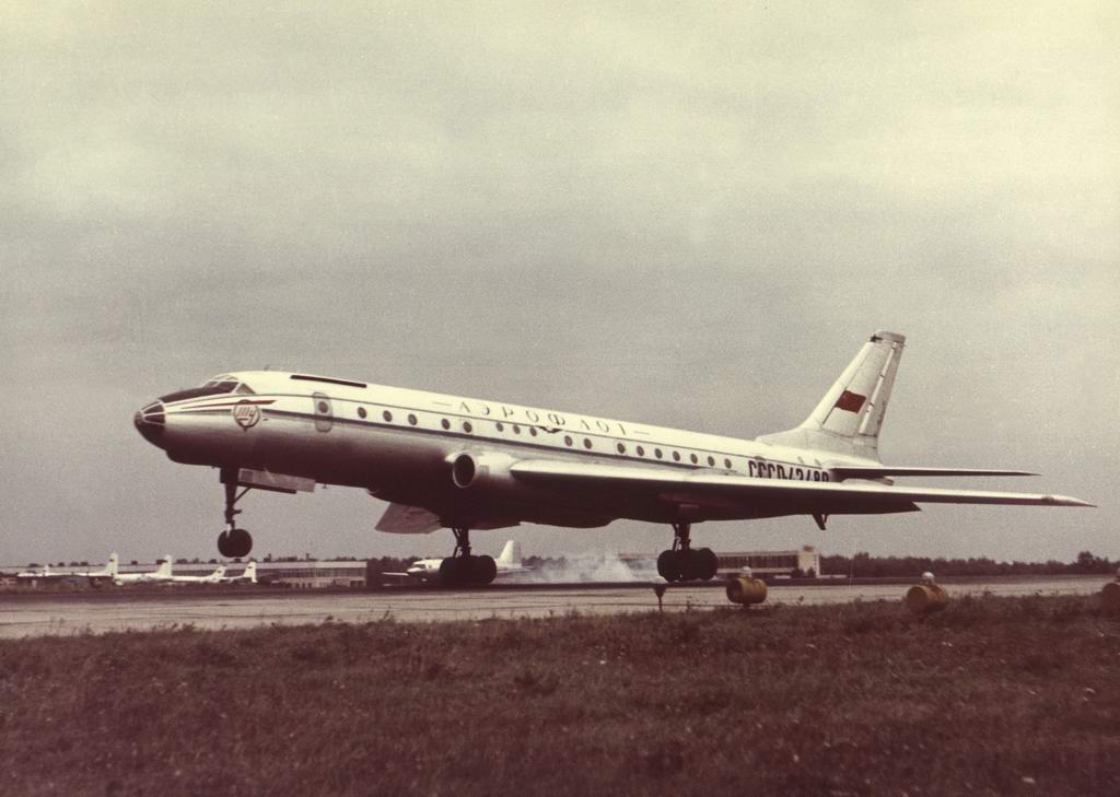 2.Tu-104-vzletaet..jpg 2.Tu-104-vzletaet..jpg
