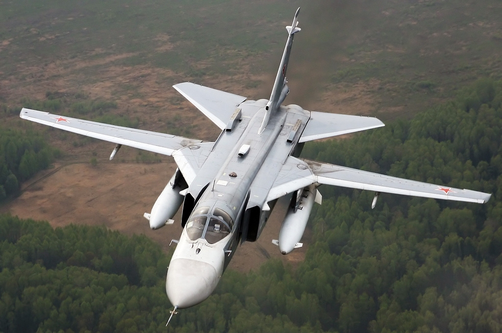 Sukhoi_Su-24_inflight_Mishin-2.jpg
