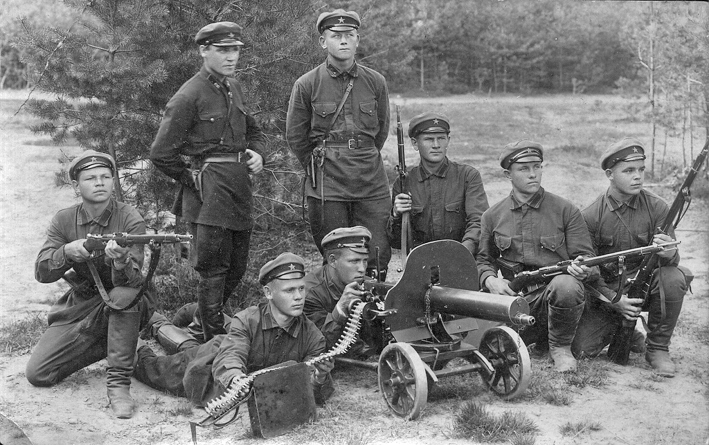 Red_army_soldiers,_end_of_1920s-beginning_of_1930s.jpg