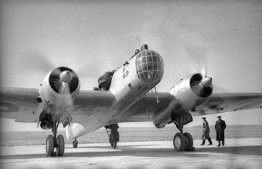 ANT-37bis-Rodina-.-Start-dalnego-pereleta.-Moskva-SHHelkovo.-24-sentyabrya-1938-g.-1.jpg ANT-37bis-Rodina-.-Start-dalnego-pereleta.-Moskva-SHHelkovo.-24-sentyabrya-1938-g.-1.jpg