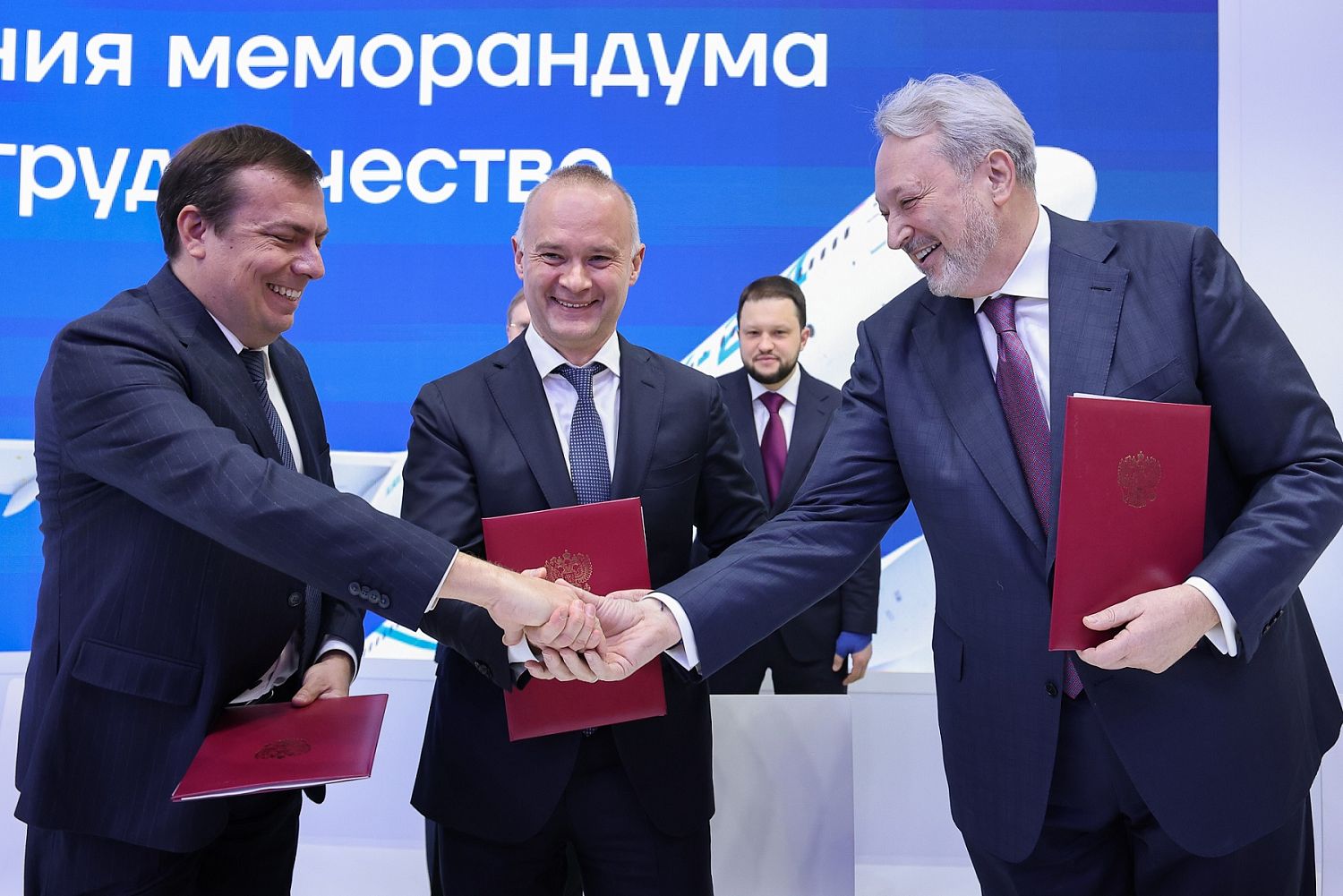 ОАК, S7 и ГТЛК подписали меморандум о поставке 100 самолетов Ту-214