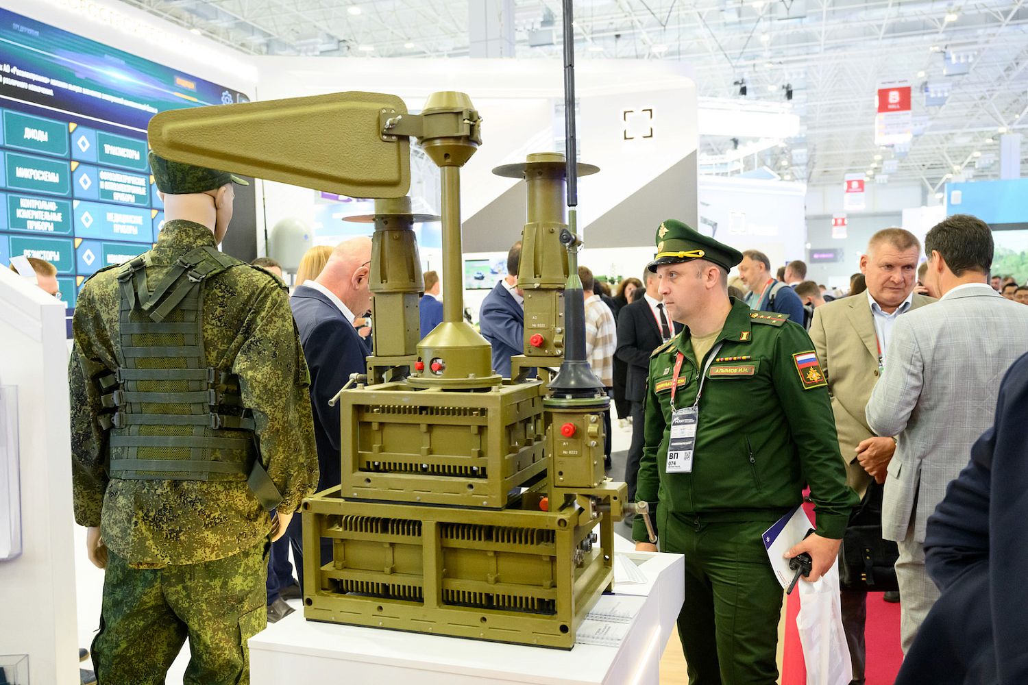 Экспозицию «Росэлектроники» на «Армии-2024» посетили более 20 иностранных делегаций