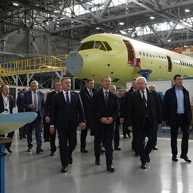 Российские сенаторы ознакомились с производством МС-21 в Иркутске