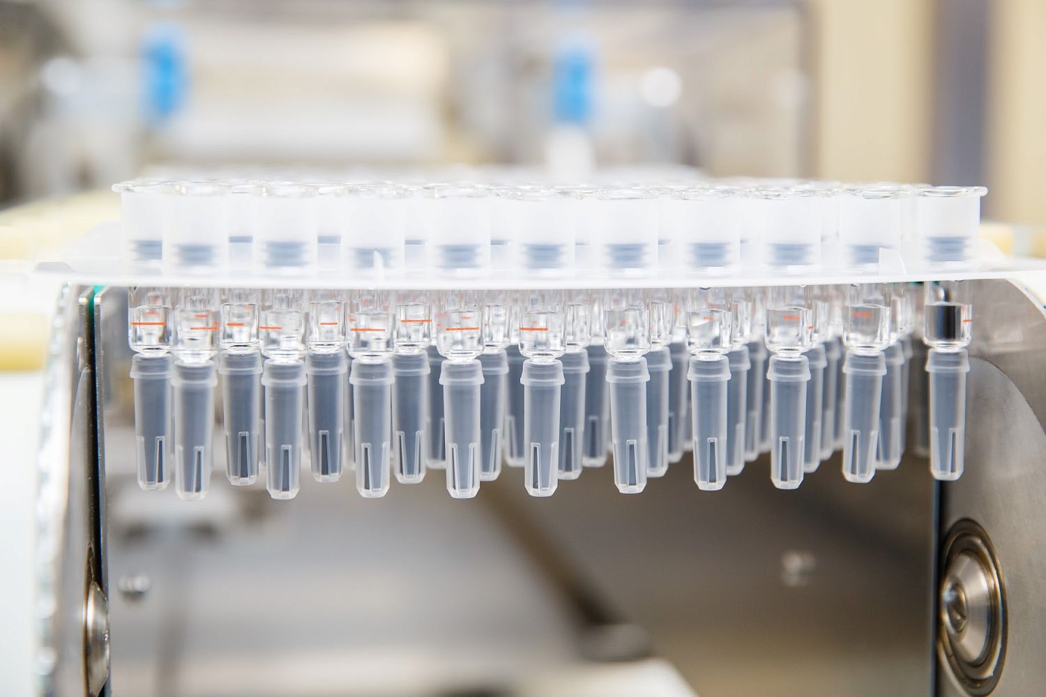 Ростех направил в регионы более 900 тысяч доз вакцины от кори