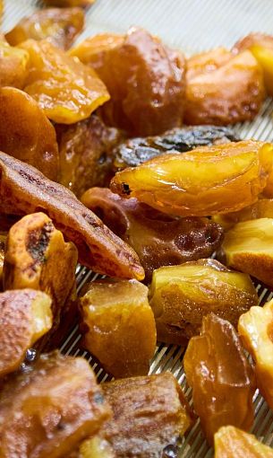 Янтарный комбинат поставил отраслевой ассоциации первую партию сырья по новому контракту